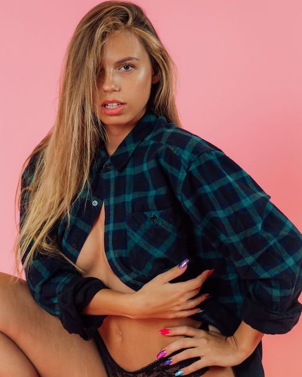 30 Sexy Girls In Flanel Shirts 22