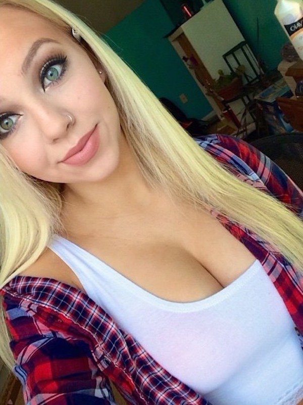 30 Sexy Girls In Flanel Shirts 4