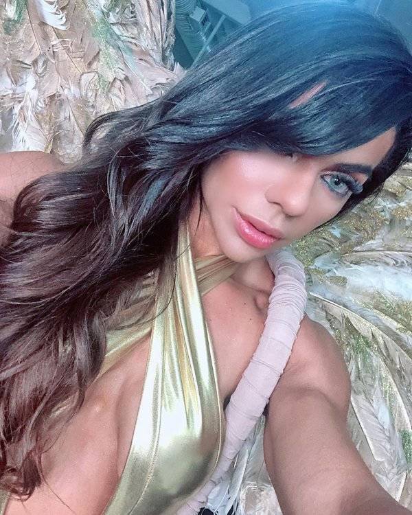 Brazilian Model Revealed Her Monthly Income From Selling Nudes Online 57