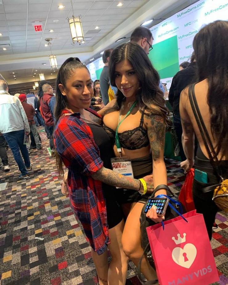 38 Hot Photos From AVN Adult Entertainment Expo 2020 12