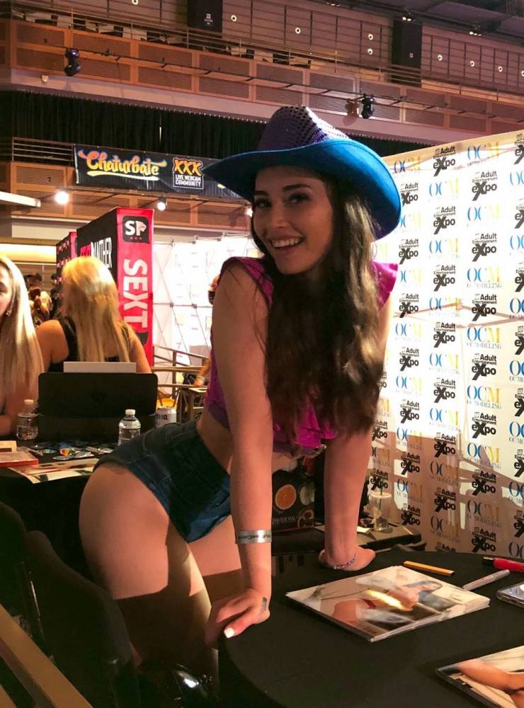 38 Hot Photos From AVN Adult Entertainment Expo 2020 165
