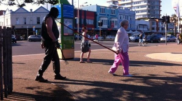 30 People Doing Strange And Weird Things – Barnorama