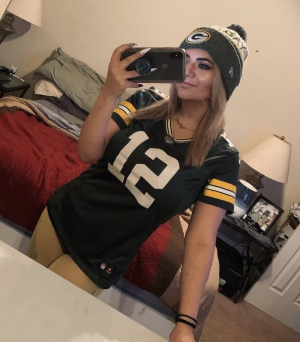 30 Sexy Sports Fans 7