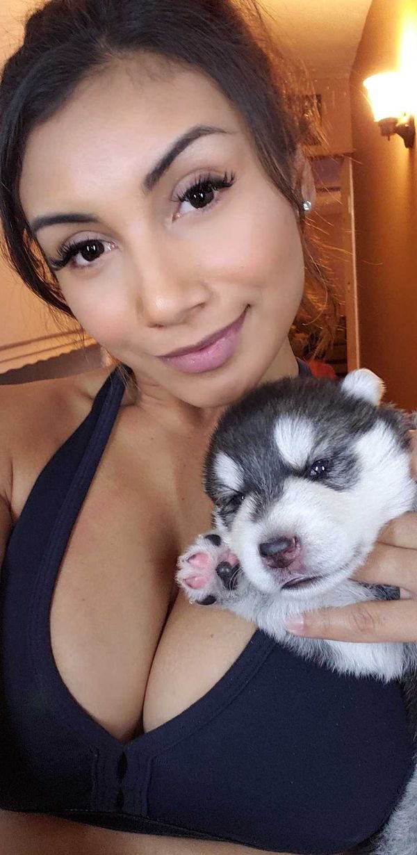 29 Hot Girls With Puppies 11