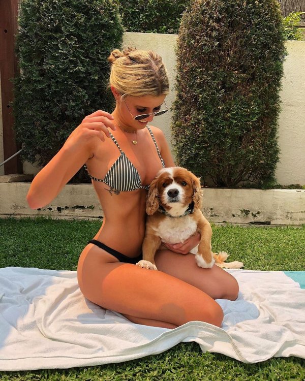 29 Hot Girls With Puppies 14