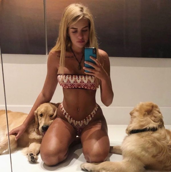 29 Hot Girls With Puppies 21