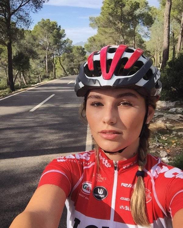 Dutch Cyclist Puck Moonen Looks Cute And Hot 15