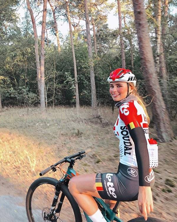 Dutch Cyclist Puck Moonen Looks Cute And Hot 211