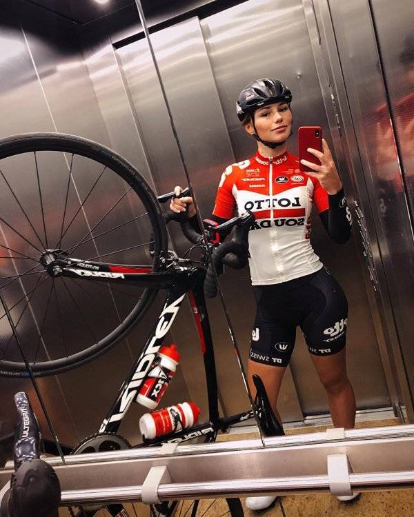 Dutch Cyclist Puck Moonen Looks Cute And Hot 32