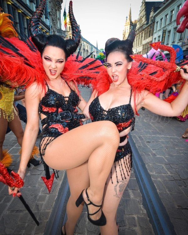 30 Sexiest Festivals And Parties Around The Globe 56