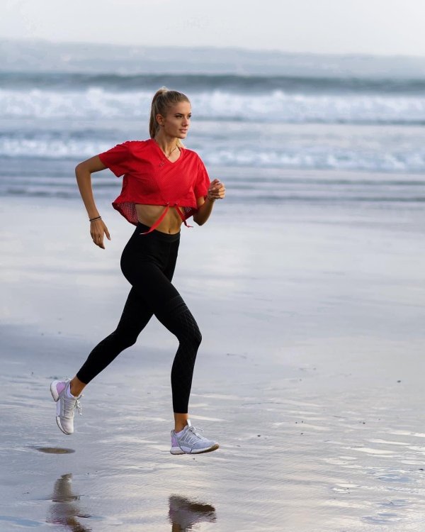 Olympic Runner Alica Schmidt Is ‘The Sexiest Athlete In The World’ 2