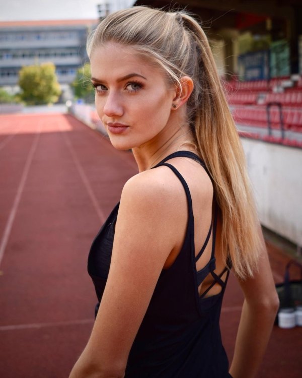 Olympic Runner Alica Schmidt Is ‘The Sexiest Athlete In The World’ 143
