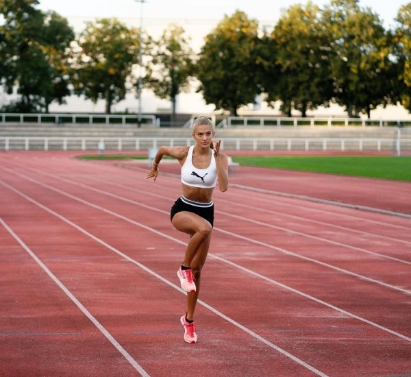 Olympic Runner Alica Schmidt Is ‘The Sexiest Athlete In The World’ 18