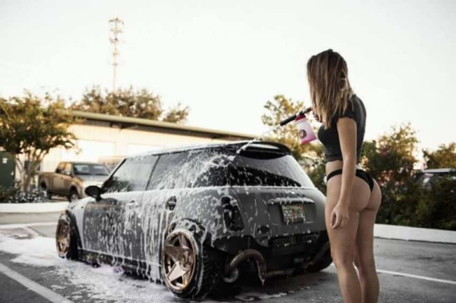 Are Bikini Car Washes Still A Thing? 22