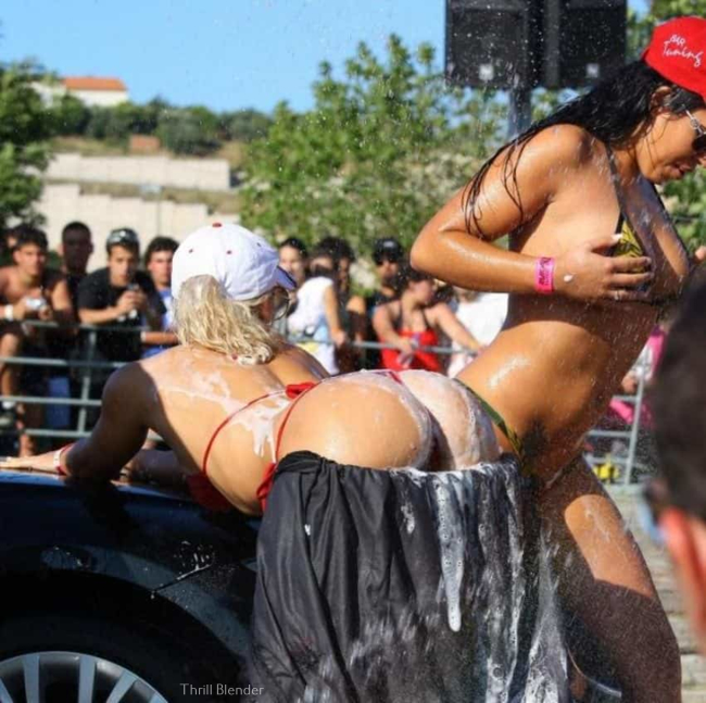 Are Bikini Car Washes Still A Thing? 27