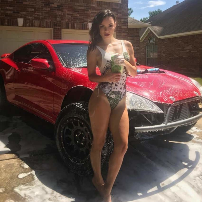 Are Bikini Car Washes Still A Thing? 15