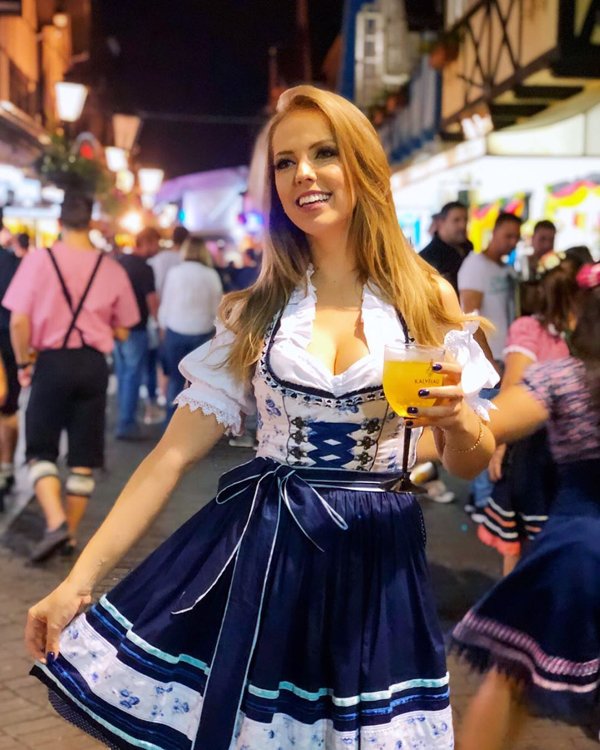 21 Sexy Oktoberfest Girls Barnorama