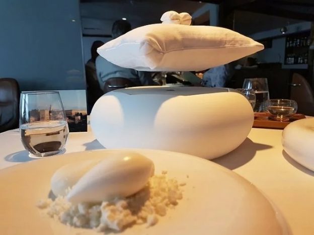 20 Weirdest Food Plates In Restaurants Around The World