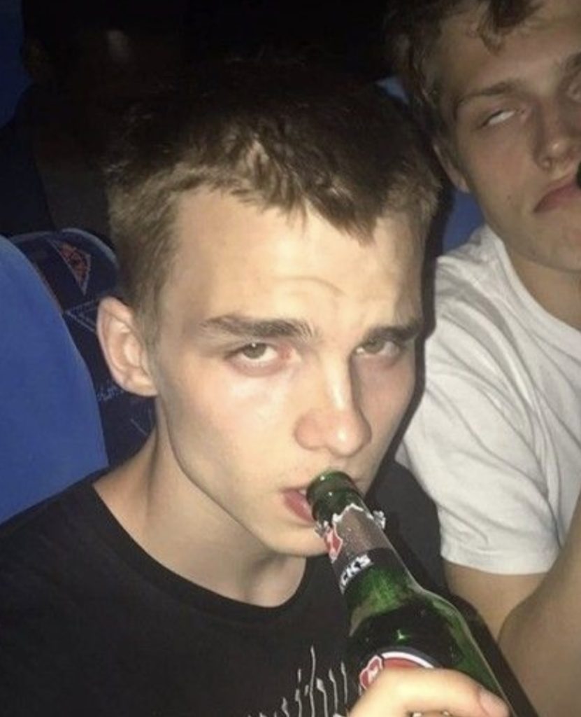 38 Hilarious Drunk Pics for Blackout Wednesday! – Barnorama