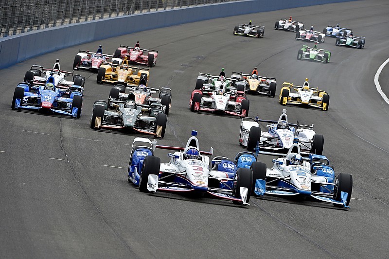 11 Auto Races That Stopped Because Danger Took the Wheel – Barnorama