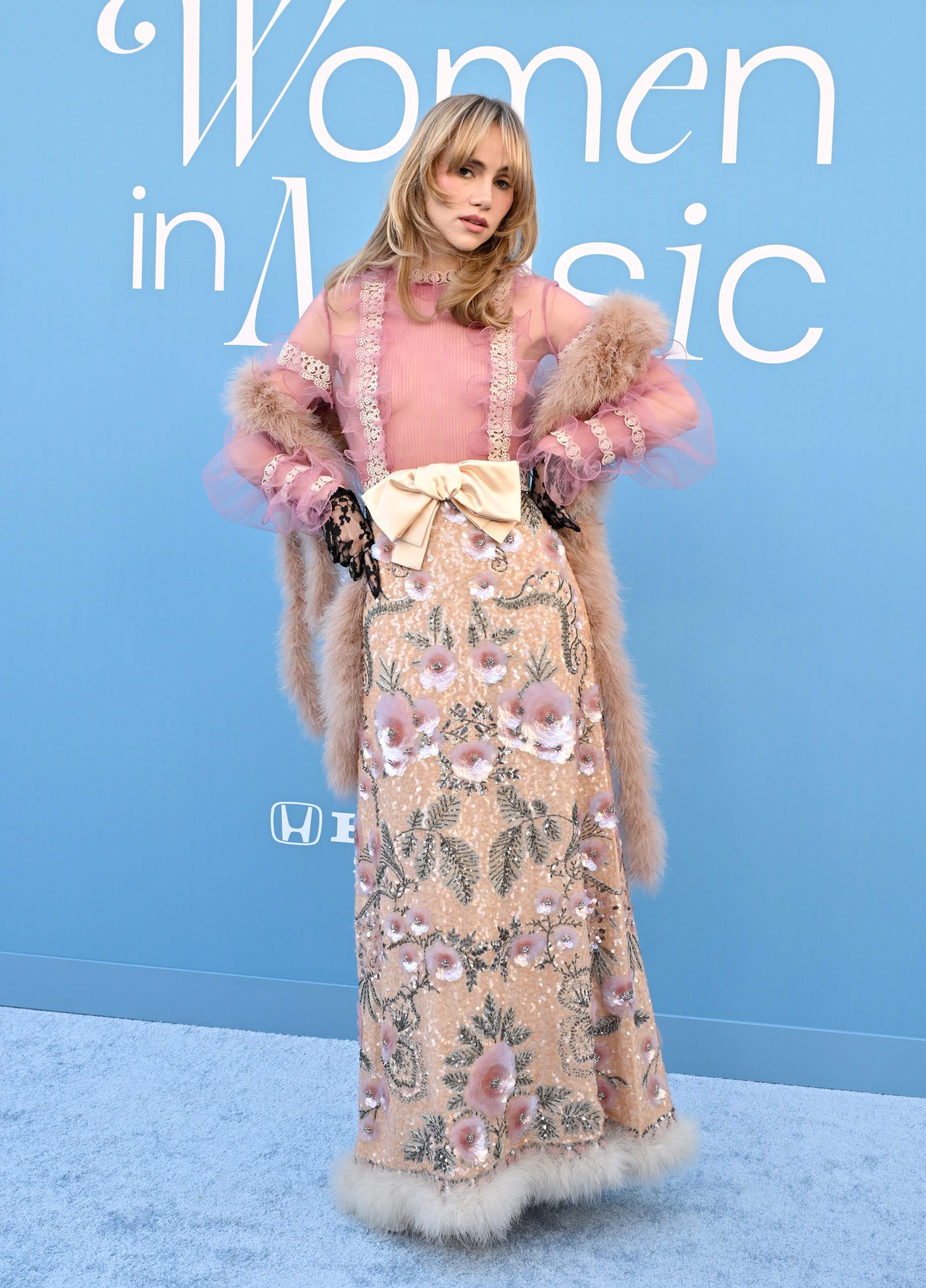 Suki Waterhouse In Sexy See Through Top Barnorama