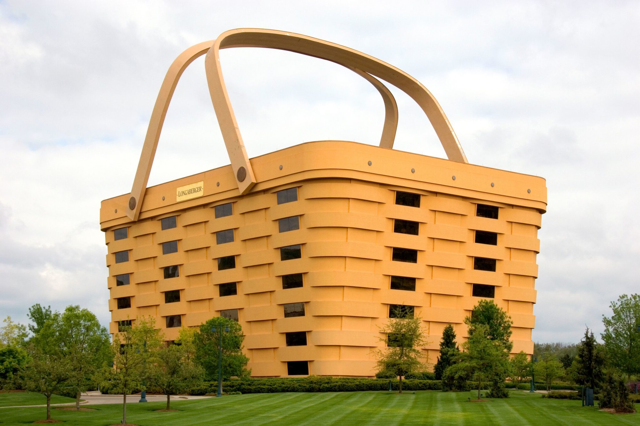 18 Wacky Buildings That Defy All Logic – Barnorama