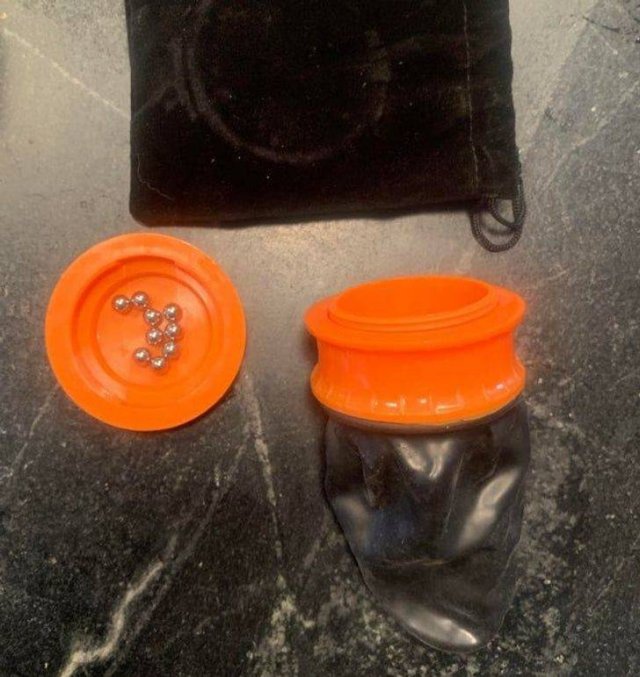 Rubber sack device filled with metal balls