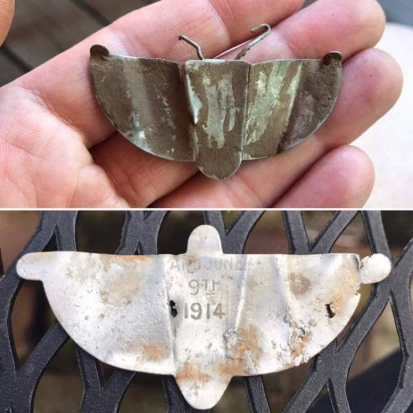 A small plastic piece