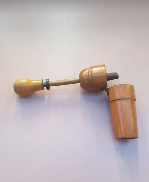 A small handheld tool
