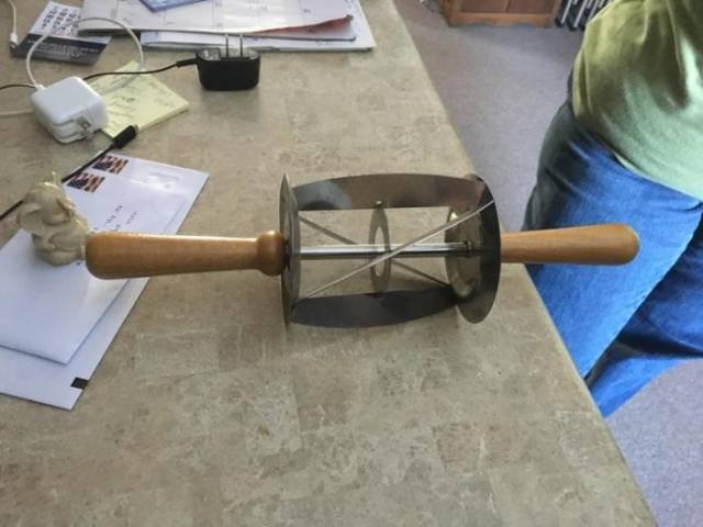A specialized baking knife