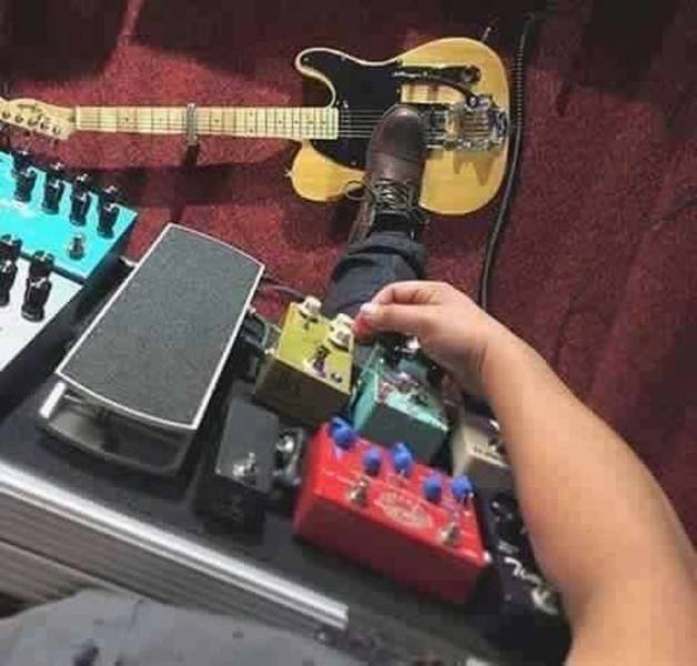 An unusual guitar and pedal setup