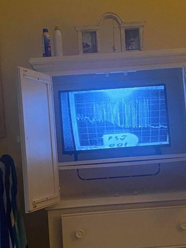 A TV screen showing a signal readout